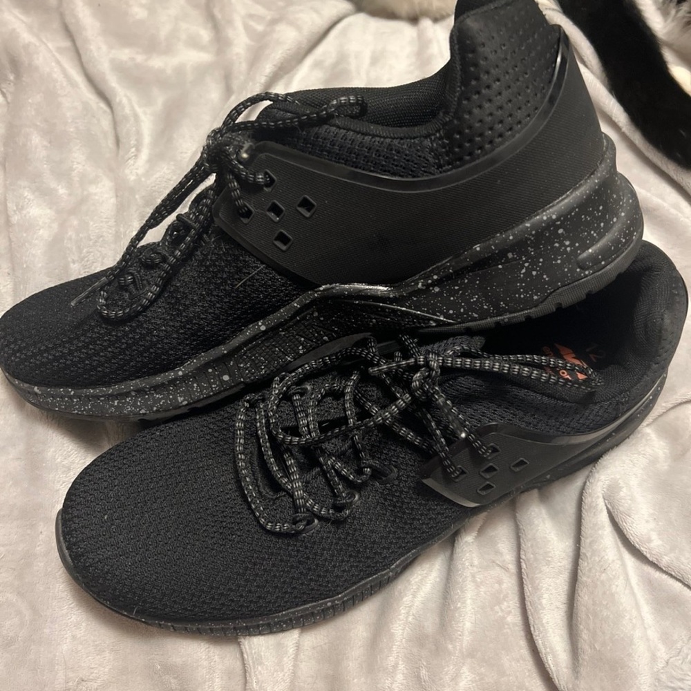 Avia Black Athletic Shoes Sleek Mesh Design